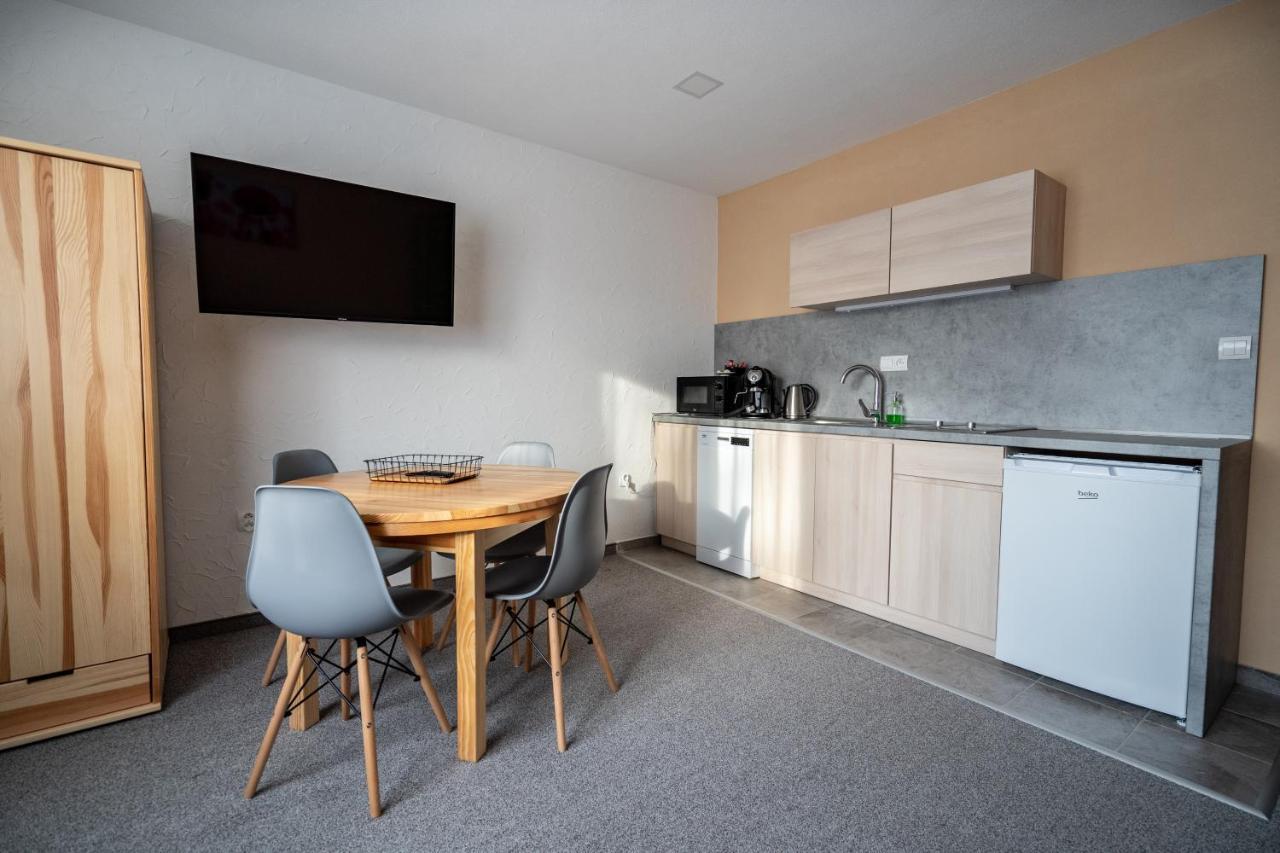 Bešeňová Apartmany Janka + Camp מראה חיצוני תמונה