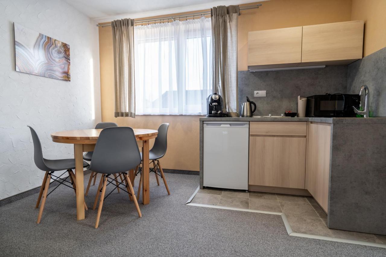 Bešeňová Apartmany Janka + Camp מראה חיצוני תמונה