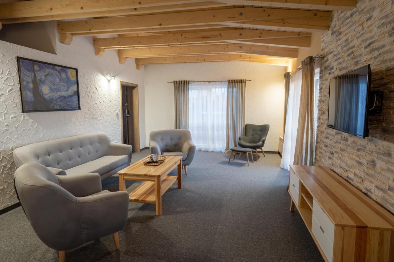 Bešeňová Apartmany Janka + Camp מראה חיצוני תמונה