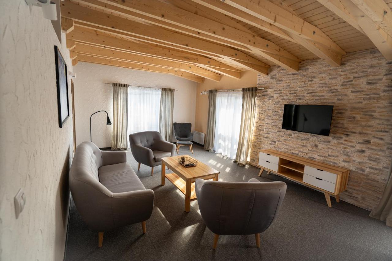 Bešeňová Apartmany Janka + Camp מראה חיצוני תמונה