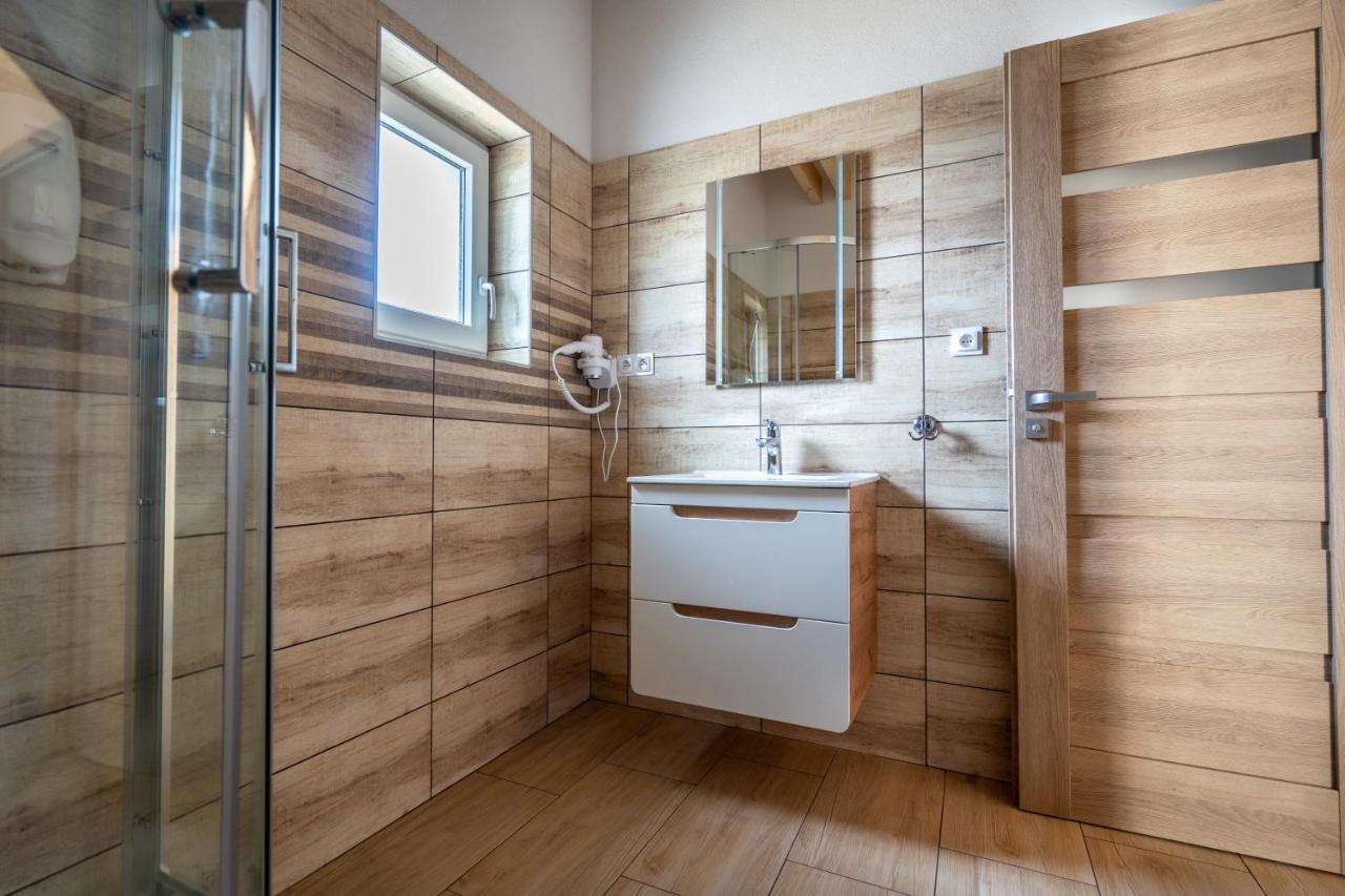 Bešeňová Apartmany Janka + Camp מראה חיצוני תמונה
