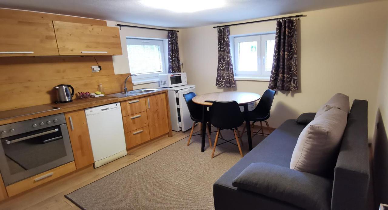 Bešeňová Apartmany Janka + Camp מראה חיצוני תמונה