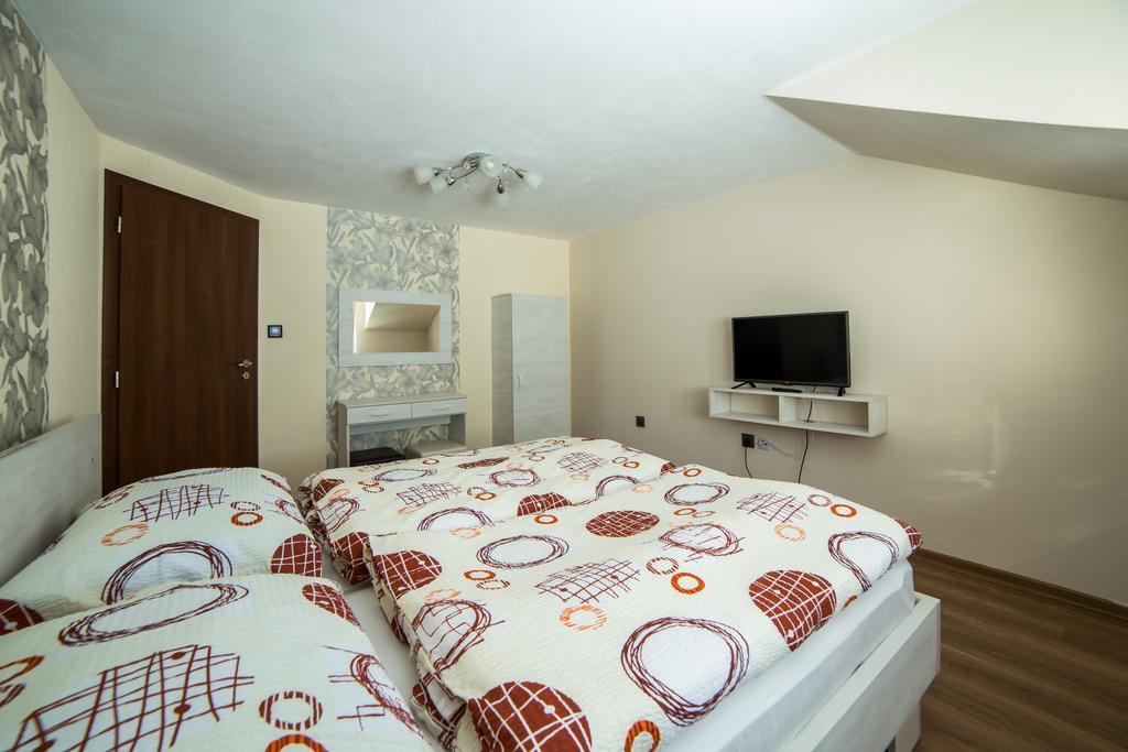 Bešeňová Apartmany Janka + Camp מראה חיצוני תמונה