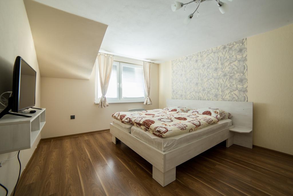 Bešeňová Apartmany Janka + Camp מראה חיצוני תמונה
