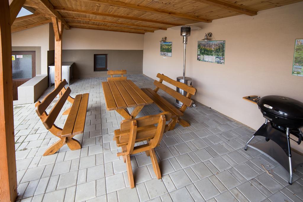 Bešeňová Apartmany Janka + Camp מראה חיצוני תמונה